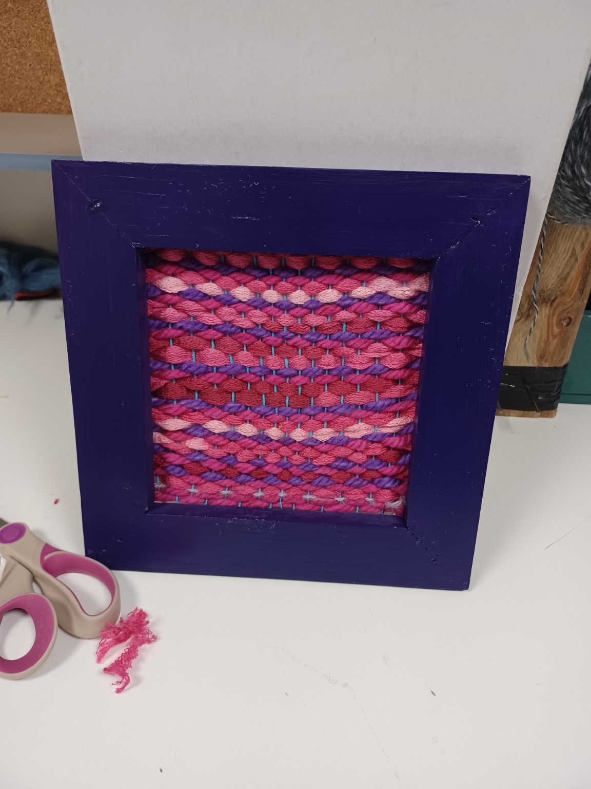 Tissage encadré violet et rose